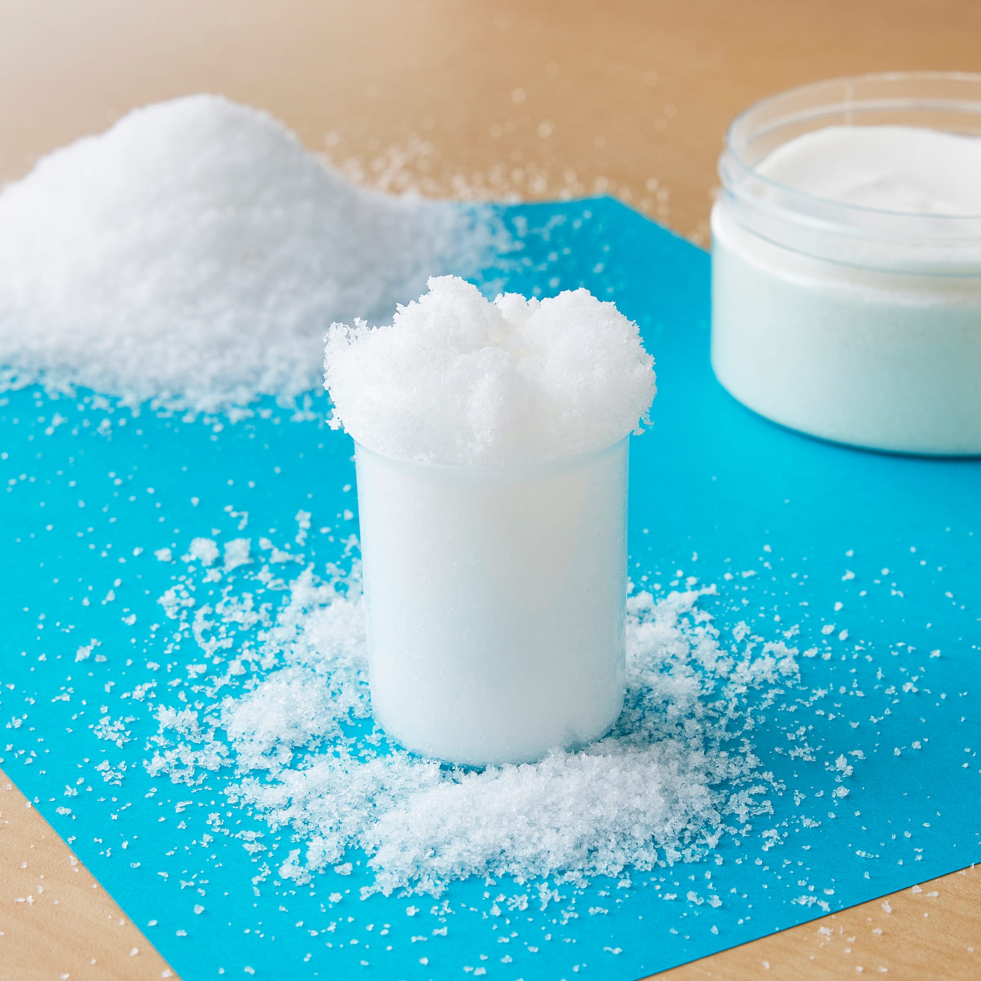 National Geographic™ Instant Snow Kit